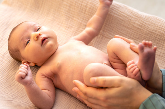 Babymassage met natuurlijke babyolie: voordelen en tips